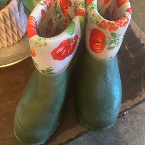 Women's Green Rain Boots with Vegetable Print